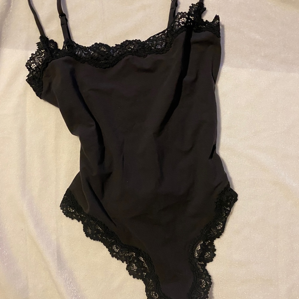 [SOLD] Skims Fits Everybody Lace Bodysuit Onyx Size S